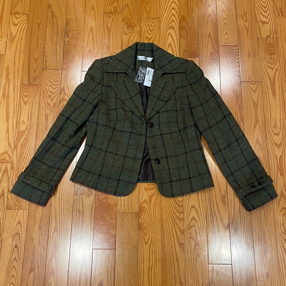 BNWT Ricki’s Dark Grey/Red plaid wool blend coat with button details - Size 8